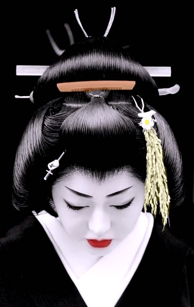Geisha Makeup Hairstyles And History Of Highly Skilled Artists