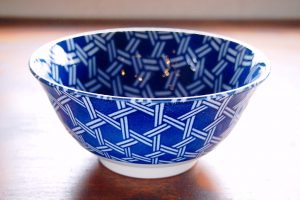 Kagome (wickerwork) pattern on a rice bowl