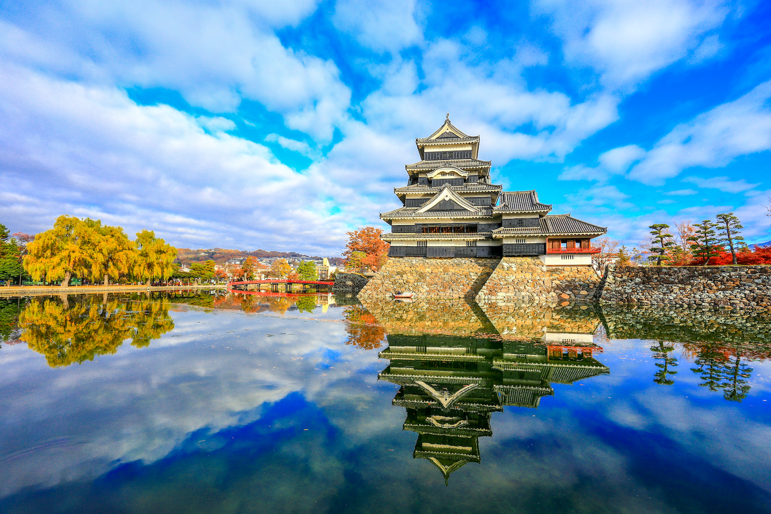 Matsumoto Castle is one of Japan's premier historic castles, along with Himeji Castle and Kumamoto Castle. The building is also known as the "Crow Castle" due to its black exterior.