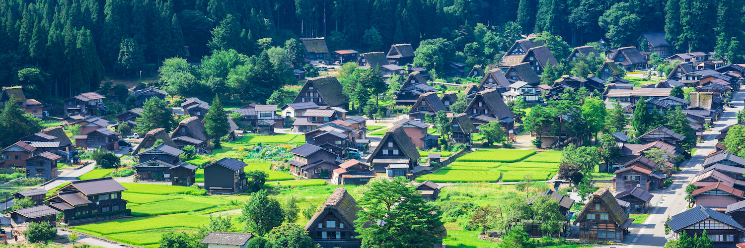 Shirakawa-go, Gifu Prefecture, where the original scenery of Japan remains. It is also listed as a UNESCO World Heritage Site.