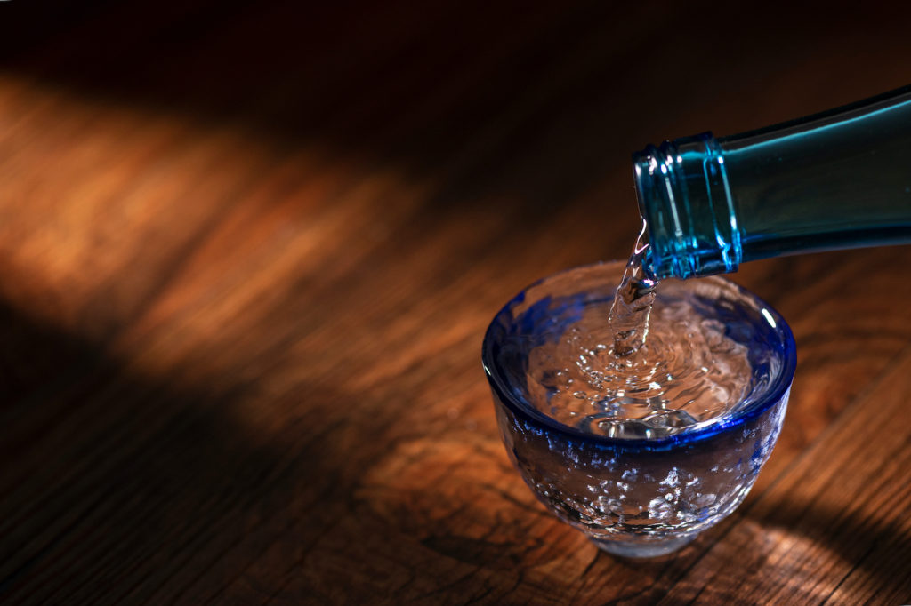 Pour sake into a transparent sake set