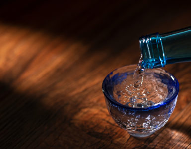 Pour sake into a transparent sake set