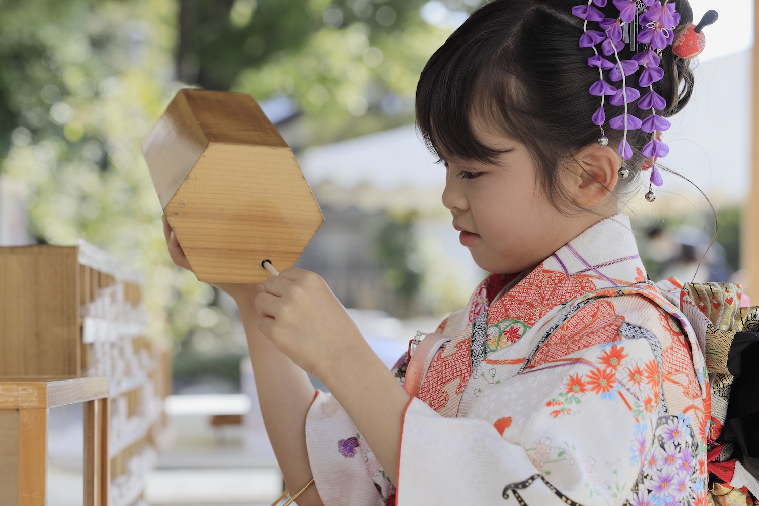 Japanese girl drawing Omikuji in Seven-Five-Three festival cloth (7 years old)