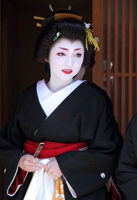 Geisha (Geiko) Hairstyle - Shimada of Kikutsuru - Japanese ...