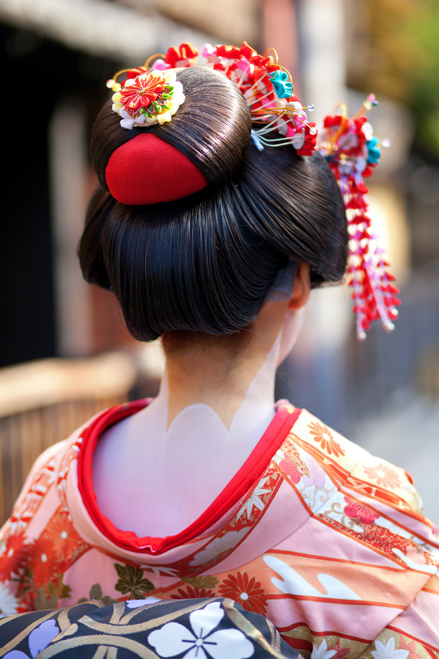 Momoware - traditional hairstyle of a young Maiko