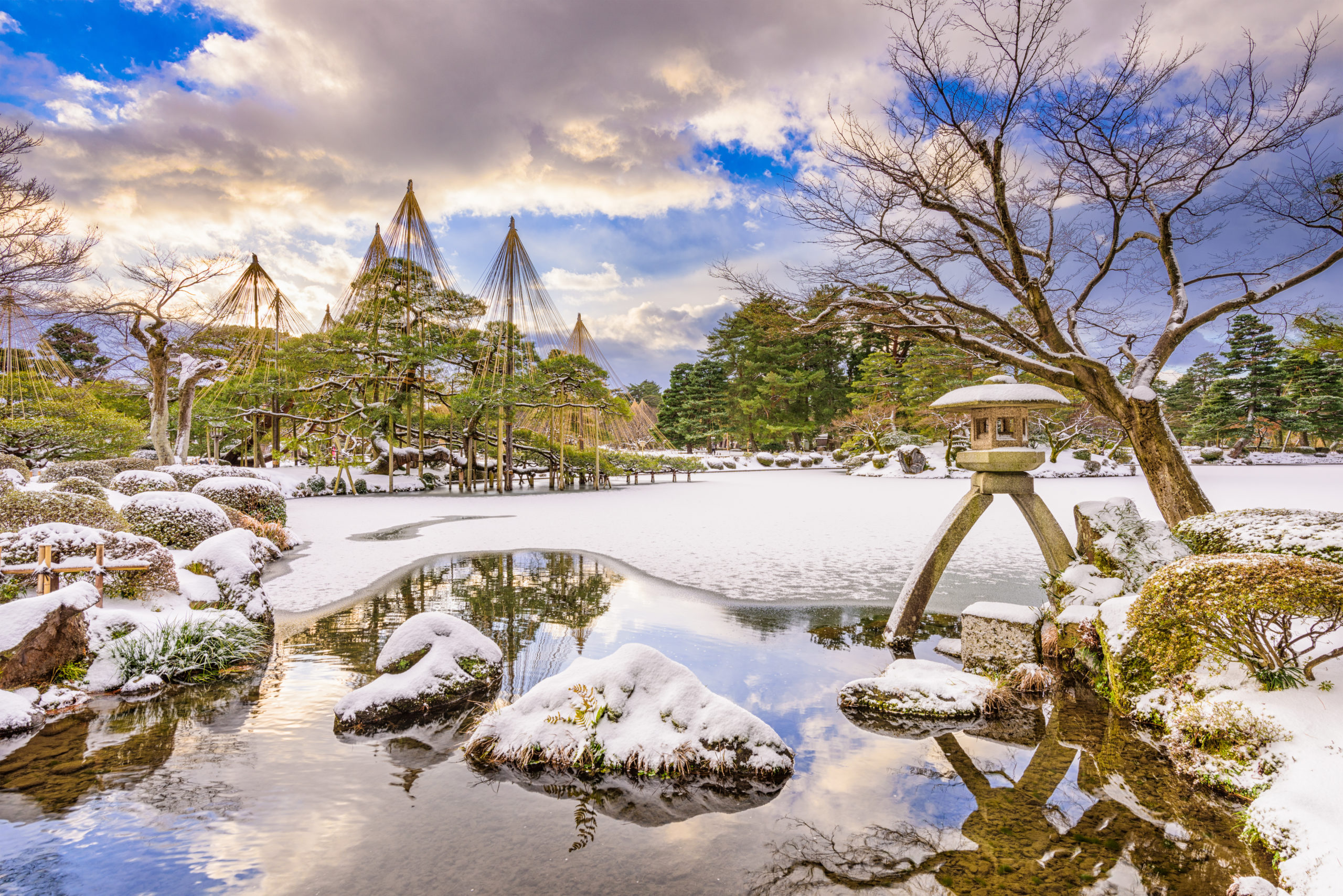 Kenrokuen garden in Kanazawa, Japan in winter