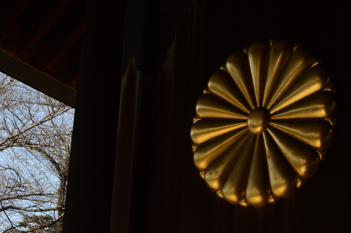 chrysanthemum crest at Yasukuni shrine