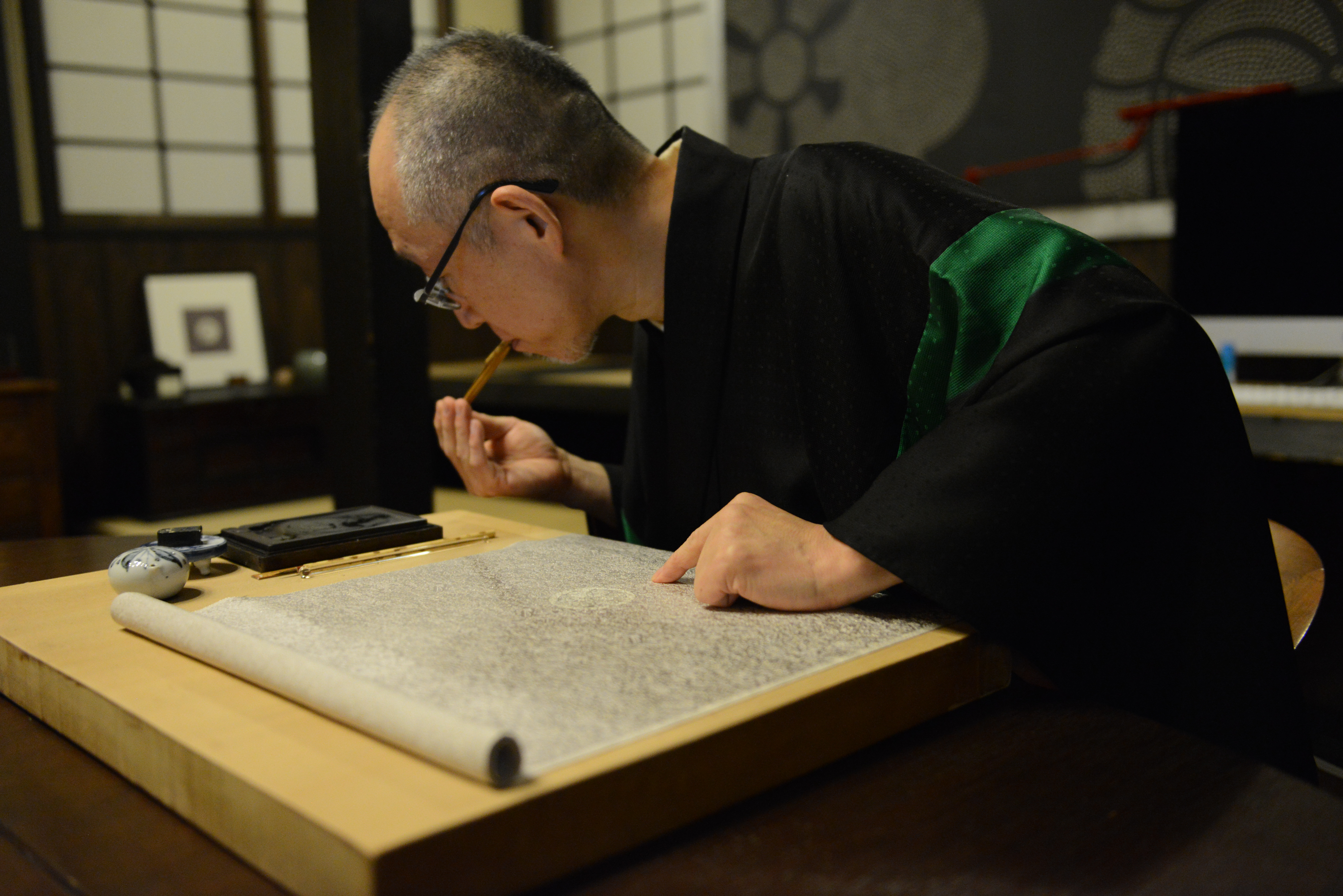 Shoryu works on drawing a crest