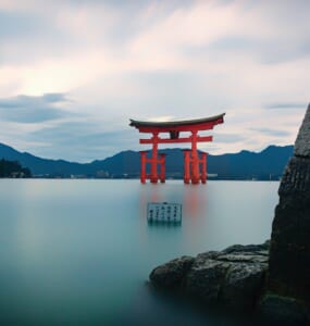 Shinto shrine history_shrine gate on water in Hiroshima